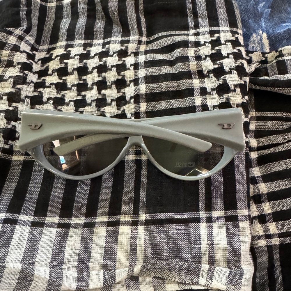 Diesel Gray Sunglasses - Picture 3 of 12